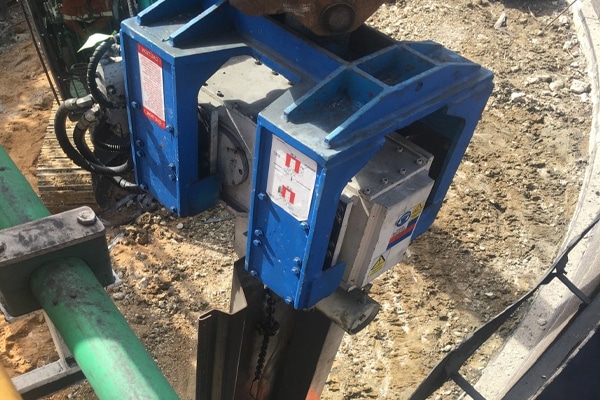 excavator mounted vibratory hammer